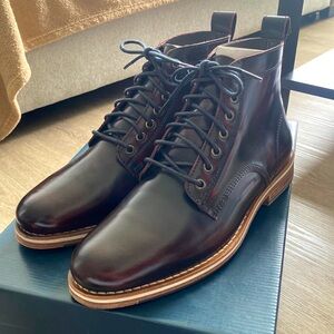 Helm Boots Zind in Burgundy - Size 7.5D